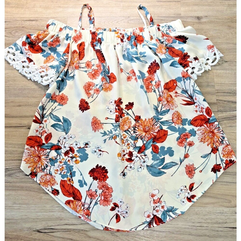 by & by Woman Juniors White Red Blue Floral Open Shoulder Top Size Small S Women